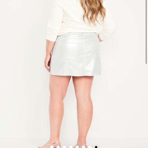 Old Navy Silver Shine Mid-Rise OG Mini Skirt - Picture 8 of 15